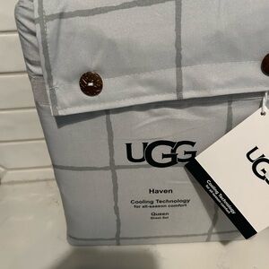 NWT and UGG Haven Queen Sheet Set in Light Gray Paterned